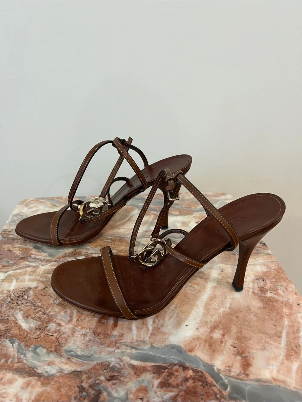 Gucci elegant brown